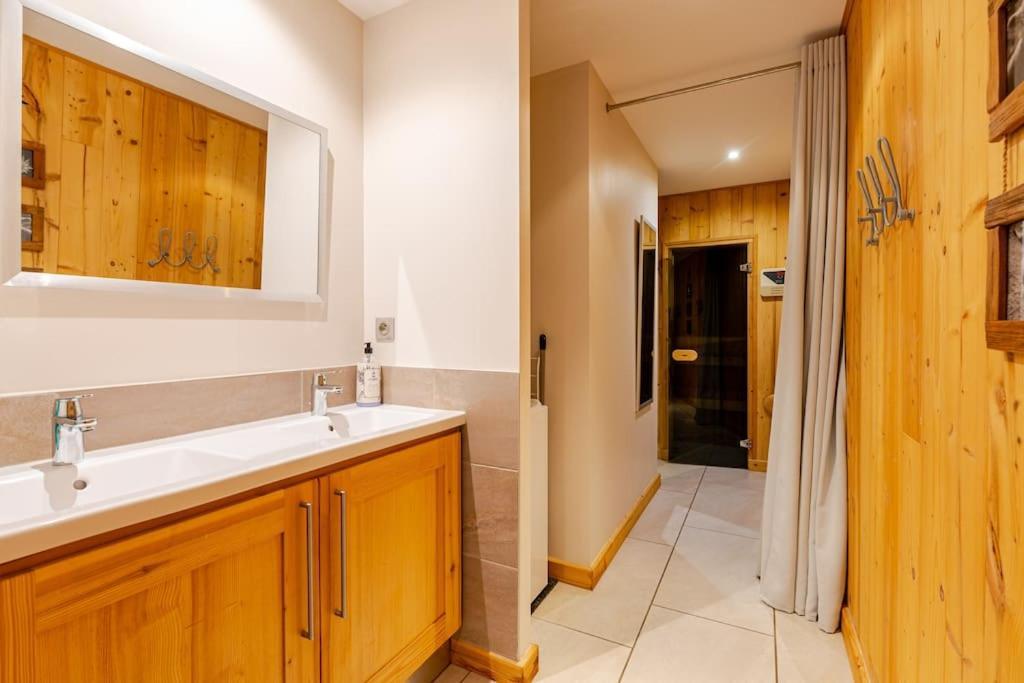 Appartement En Chalet Individuel Sauna Piscine วัลเมนิเย ภายนอก รูปภาพ